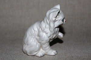Vtg Long Haired White cat Figurine With Blue Eyes By Lefton #1513 With 