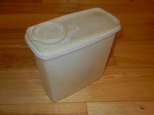   Pour Cereal Keeper Storage Container 469 6 Lid USA Older