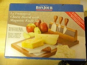 La Fromagerie Cheese Board w Magnetic Knife Set