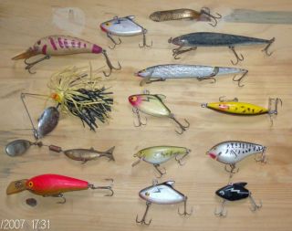 Vintage Lot of 14 Fishing Lures Heddon Sonic Ryobi Catsy Rapala