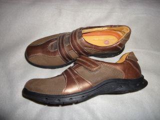Unstructured Clarks Brown Flats Sneakers Velcro Straps Womens 8M Nev