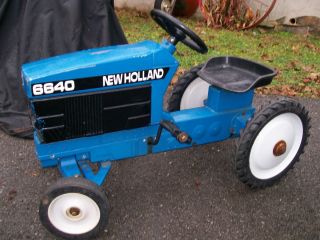 PEDAL CAR TRACTOR RIDE ON TOY METAL VINTAGE NEW HOLLAND 6640