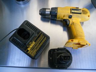 DeWalt DW953 12V 3 8 Cordless Drill Driver w battery and charger