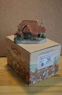 1990 David Winter Cottage Harvest Barn with Original Box Papers L K