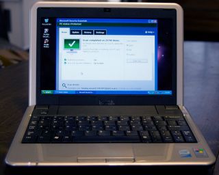 Dell Mini 9 Inspiron 910 with Windows XP 1GB RAM 16GB SSD Hard Drive