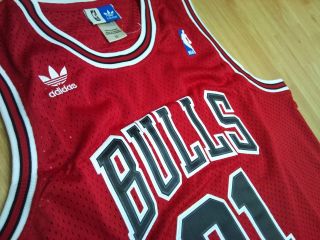 Dennis Rodman Chicago Bulls NBA Jersey Size Small Red Swingman
