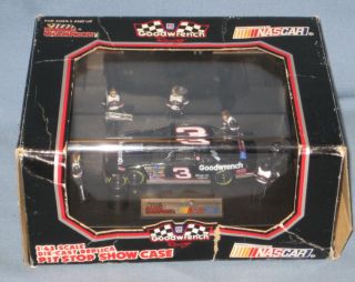 Dale Earnhardt Goodwrench Racing 1 43 Pit Crew Showcase