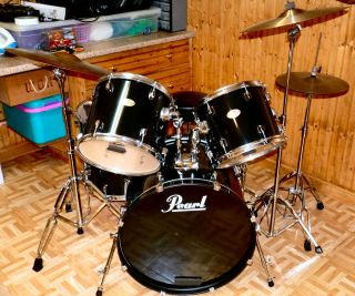  Pearl Forum Series Black Drum Kit with Hardware and Cymbals