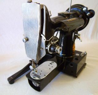 Vintage Cased Singer 222K Featherweight Sewing Machine 1957