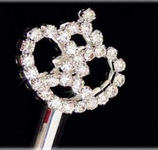 This gorgeous scepter is designed by skillful craftsman. Its sparkling