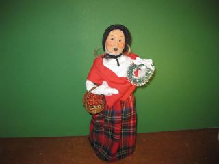 Byers Choice 92 Woman with Wreath and Cranberry Basket