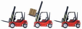 Line Trains 6 22307 3 Fork Lifts with 3 Pallet Loads