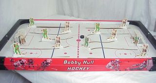 VINTAGE EARLY 1970s BOBBY HULL TIN TABLE TOP HOCKEY GAME TOY BY MUNRO
