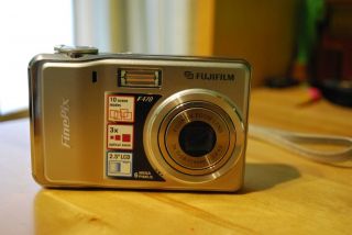 Fujifilm Finepix F470 Digital Camera 6 0 MegaPixels with 512MB memory