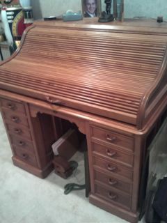  SOLID CHERRY WOOD ROLL TOP DESK   furniture Lubbock Tx PICK UP   NICE