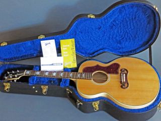 Gibson SJ 200 Studio Guitar with Case Worldwide Shipping
