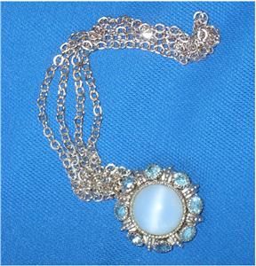 LOVELY VTG AVON BLUE GASS MOONGLOW CAB & RHINESTONE PENDANT NECKLACE