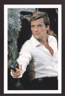 JAMES BOND POSTCARD 007 The Man With The Golden Gun Roger Moore with