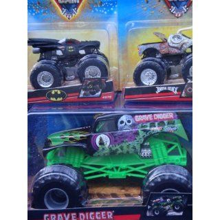  Grave Digger 1/24 With Batman & Jurassic Attack 1/55 Toys & Games