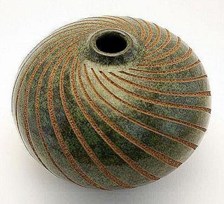 Nicaragua Fair Trade Spiral Ombliguero Vase Green Handmade Ceramic Pottery  