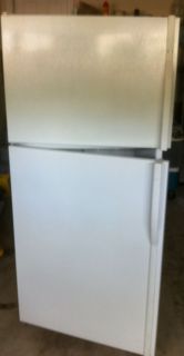 Kenmore Refrigerator Top Freezer No Frost 18 CU Foot Model