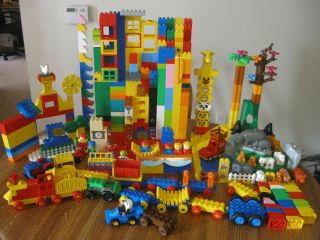 LEGO DUPLO LOT 750 PIECES PEOPLE ANIMALS ZOO TRAIN WINDMILL BASE WATER