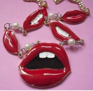 Betsey Johnson 5 Sexy Red Lips Necklace 068L