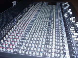 Mackie Mixer 32 8x2 Bus Console with Meter Bridge Road Ready CAS