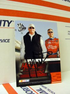 Mark Martin Autographed 2009 Press Pass Hendrick Motorsports 25th Card