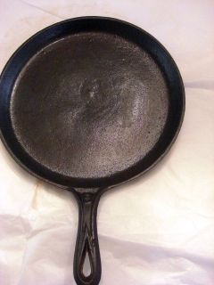 Used 8P Cast Iron Frying Pan with Heat Ring 9 1 2 Wide No Name on The