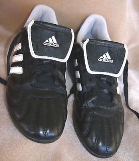 YOUTH ADIDAS TRAXION SOCCER CLEATS SIZE 6 EXCELLENT BLACK & WHITE FAST