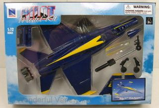 NewRay Model Kit F/A 18 Hornet US Navy Blue Angels fighter plane 21317