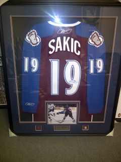 Joe Sakic Autographed / Signed & Framed Hockey Jersey Colorado