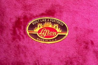 LIFTON GUITAR CASE LOGO