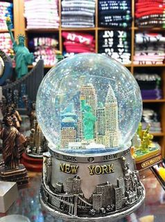 100 mm New York City Snow Globe, Metal Base, Colored Landmarks, Large