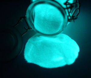 GLOW IN THE DARK PAINT PIGMENT POWDER COATING mix in latex, varnish