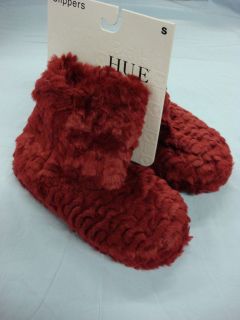 NWT Womens Hue Furry Bootie Slippers Bedroom Shoes Maraschino Size Sm