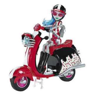 New in box Monster High Ghoulia Yelps Doll with Scooter DOLL INCLUDED