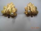 vintage ear rings clip on type gold leaf with pearl