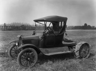 Photo Ford Model T with Tractor Wheels for Farming 1919 USA