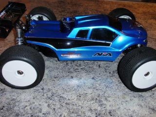 TLR Losi 8ight T 2 0 Truggy Race 1 Quart Use Only on Chassis