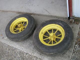 Unstyled John Deere B tractor JD front round spoke rims & 3 rib tires