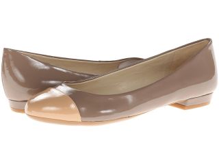 Naturalizer Applause Womens Flat Shoes (Brown)